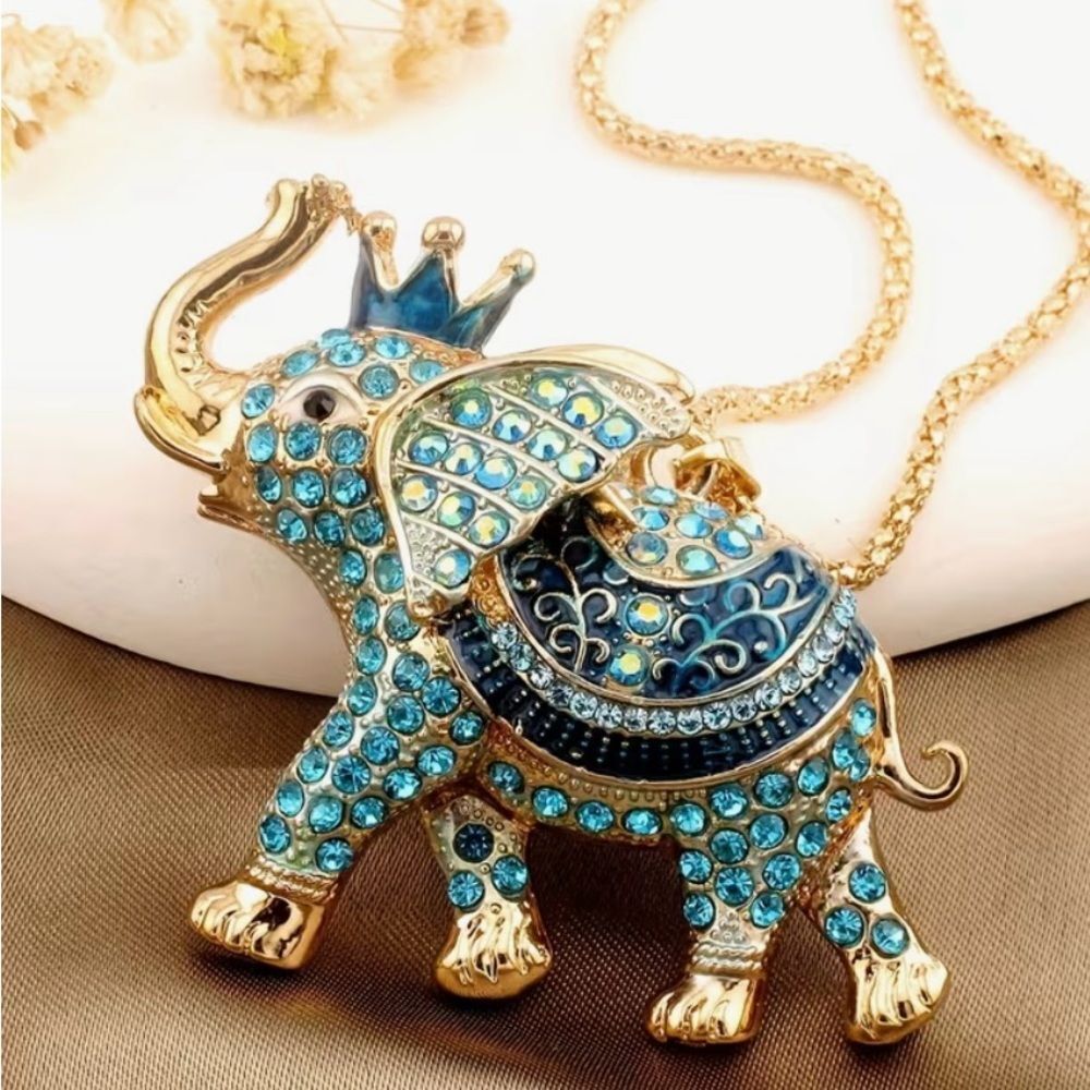 🐘 Betsey Johnson stunning sparkling fancy elephant necklace 🐘